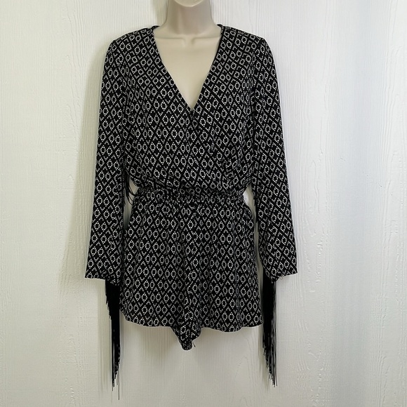 H&M Coachella - Black And White Design Fringe Sleeves Short Romper Size 8 - Picture 2 of 11
